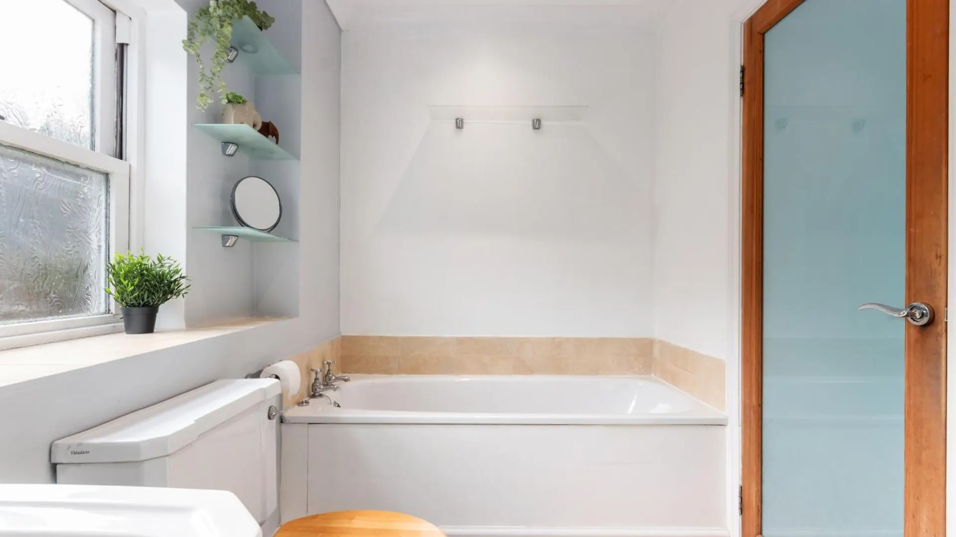 House With Private Parking Close To Borough Market & Tower Bridge! London
