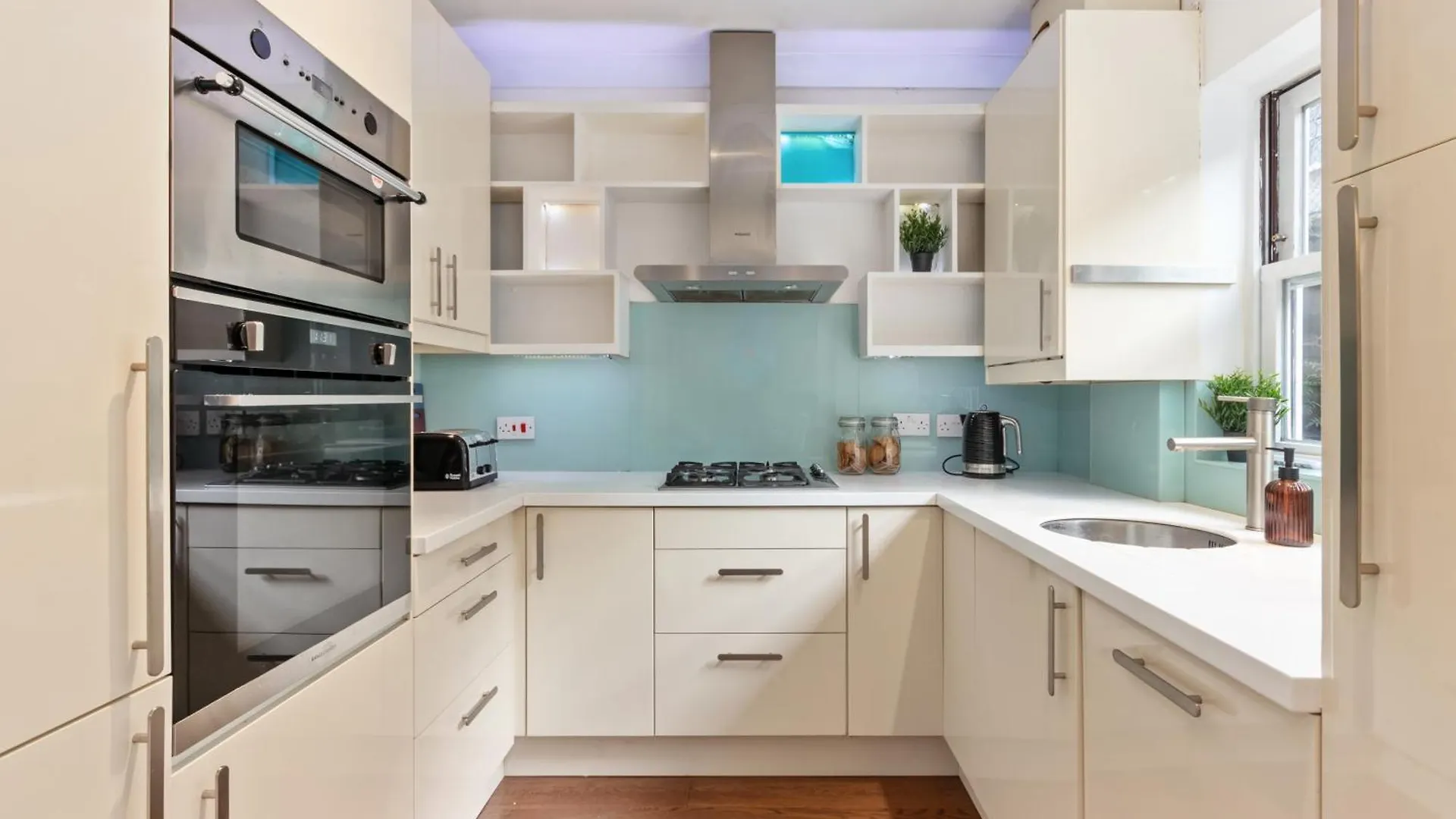 Apartment House With Private Parking Close To Borough Market & Tower Bridge! London United Kingdom