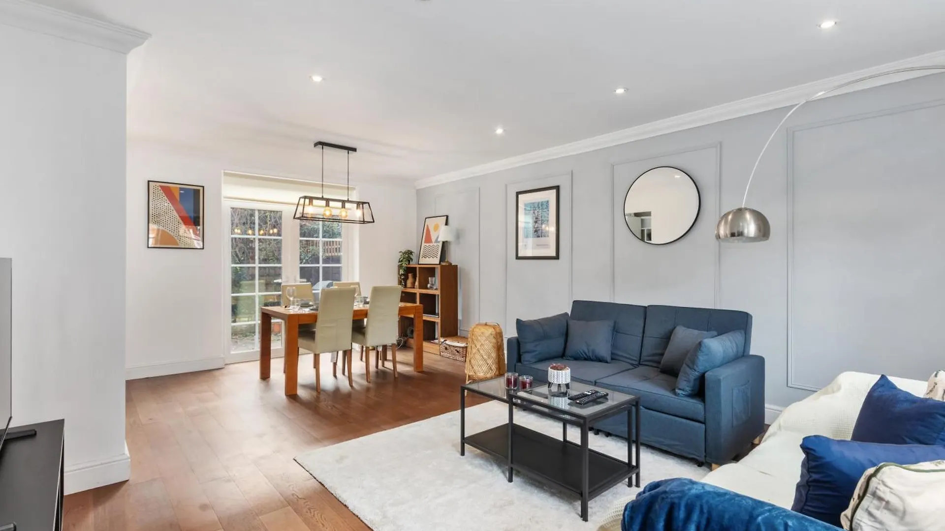 House With Private Parking Close To Borough Market & Tower Bridge! contacts