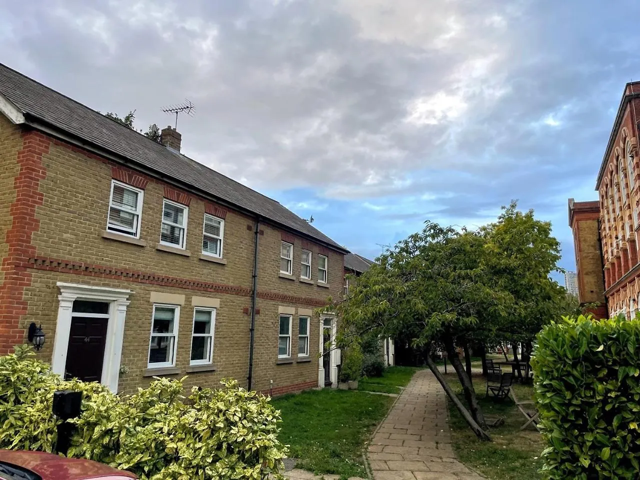 House With Private Parking Close To Borough Market & Tower Bridge! London